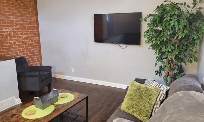 Corryville Apartment | Fresh Modern Industrial split level