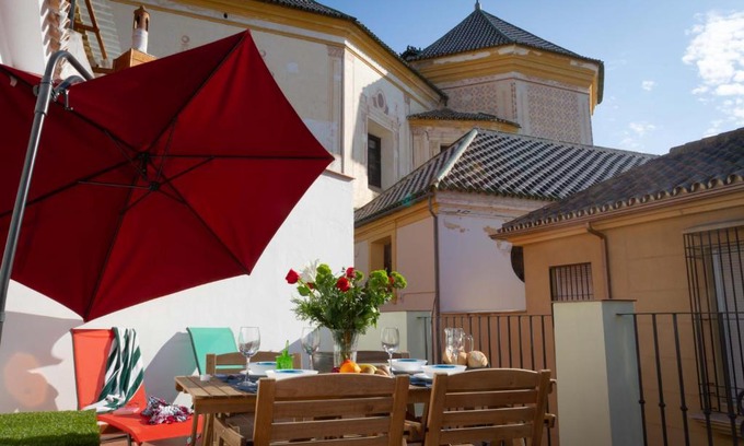 San Felipe Neri Apartment | Fresh, relax & sun Historic Center