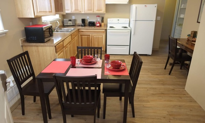 Cascade Apartment | Freshly Remodeled 2 Bedroom, Full Kitchen, living Room Suite, in Cascade unit #3