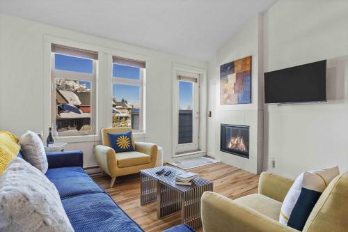 Canmore House | Freshly Remodeled - 2 King Beds- Breathtaking Views