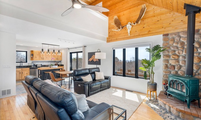 Two Harbors House | Freshly Remodeled Cabin w/stunning Lake Views