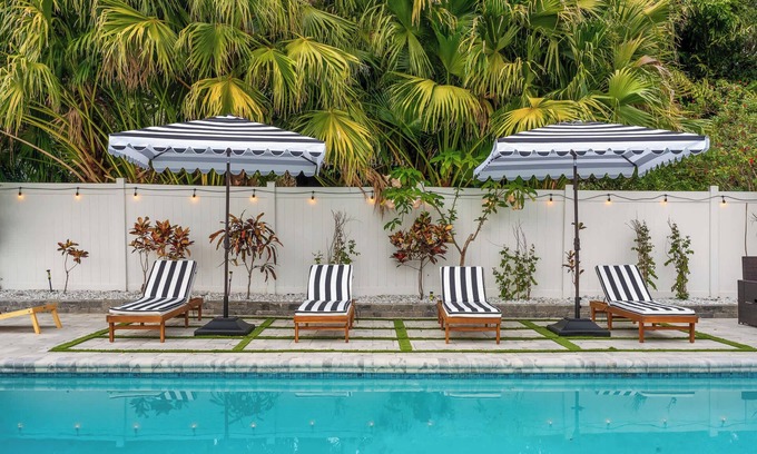 Largo House | Freshly Renovated Backyard OlympicPool Mini Golf Gameroom