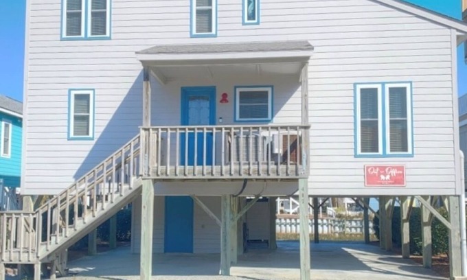 Sunset Beach House | Freshly updated canal front on one of Nat Geo's best beaches