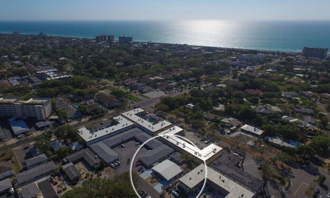 Venice House | Freshly updated, only minutes walk to beach, parks, & Old Town