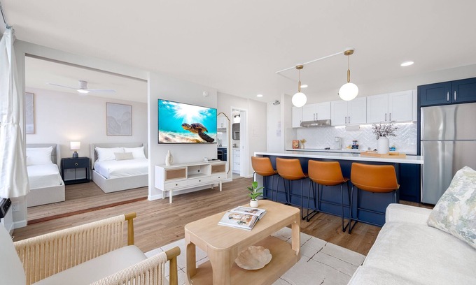 Waikiki Apartment | Freshly Updated w/Parking, Near Waikiki Beach