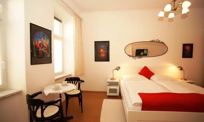 Funfhaus Apartment | Freundliches Apartment mit Innenhof-Garten
