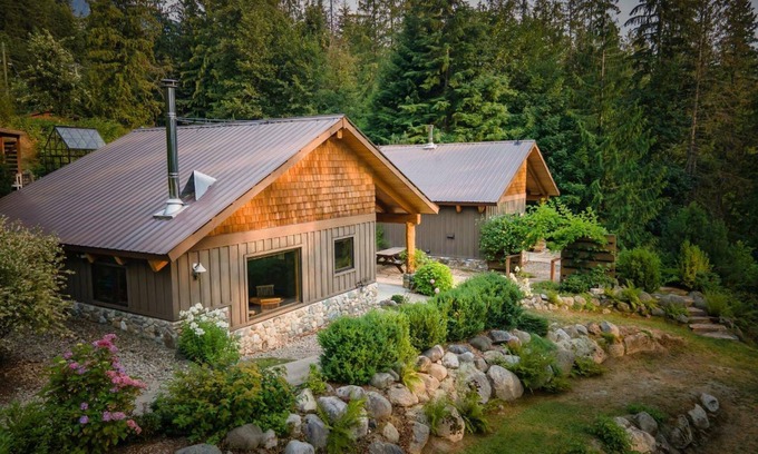 New Denver Cabin | Freya's Cabin at Big Bay Stays