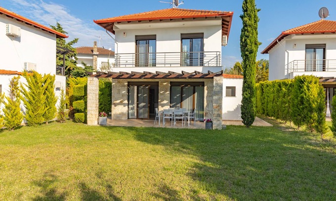 Pefkochori Villa | Friday Mood: Villa Relax with swimming pool