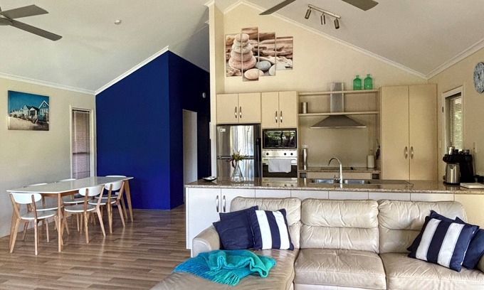 Mission Beach House | Fridays at ThreenWongaling Beach Cottage