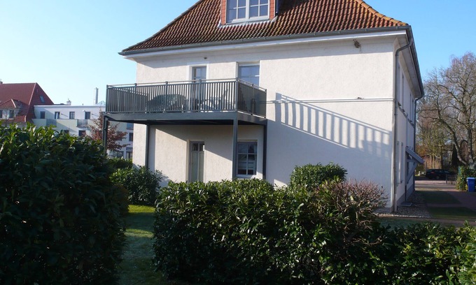 Alt Gaarz Condo | Friendly apartment - very close to the Baltic Sea, central, balcony, garden, WLAN