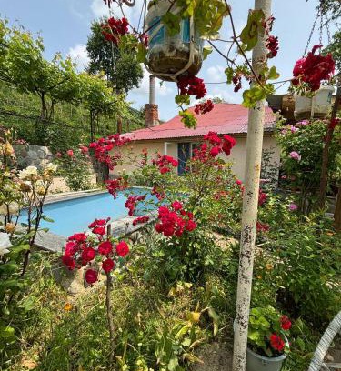 Ambrolauri House | Friendly Cottage with small Pool