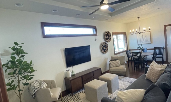 Sioux Falls House | Friendly Falls Staycation