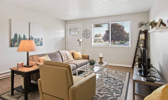 Spokane Valley House | Friendly home near shopping w/ enclosed yard & free WiFi