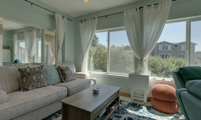 Gold Beach House | Friends & Family Seaside Retreat! Walk to the Beach!
