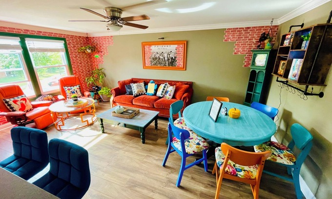 Wasco House | Friends-Inspired 3 BDR Escape Vintage Vibes & Private Garden Near Chicago
