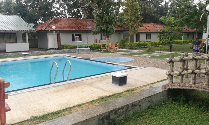 Kilinochchi Hotel | Friends Paradise