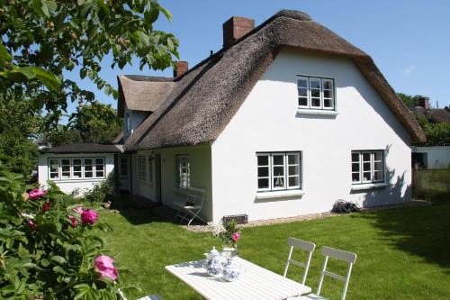Suddorf House | Friesenhaus Amrum Friesenhaushälfte *Klönschnack*