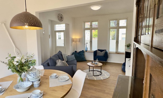 Jever House | Friesenhus: 120qm, 6 Personen, Wunderschön und Zentral Gelegen in Jever
