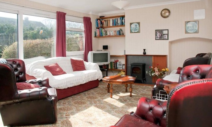 Walton on the Naze House | Frinton on Sea, Rook View Family House.