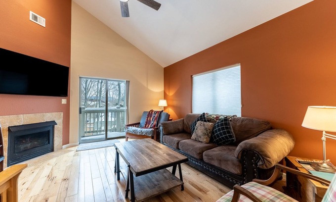 Frisco Condo | Frisco Condo w/Private Balcony & Minutes to World-Class Skiing!