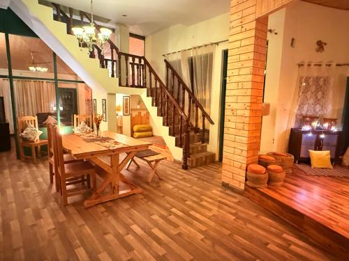 Dharamshala Villa | Frogs BNB Aviator's Bungalow