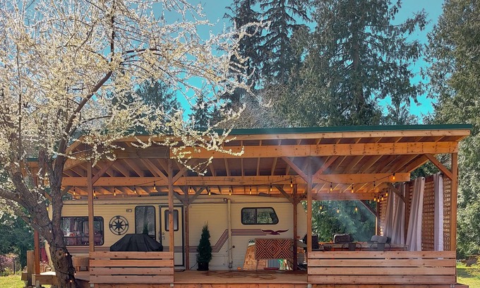 Stillwater House | Frolander Bay Resort - Glamping Trailer