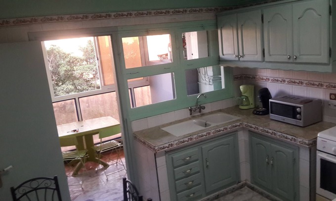 Hai Omaria Apartment | From France, Large F3 ADSL in the heart of Oran city center, 200 m from the sea front