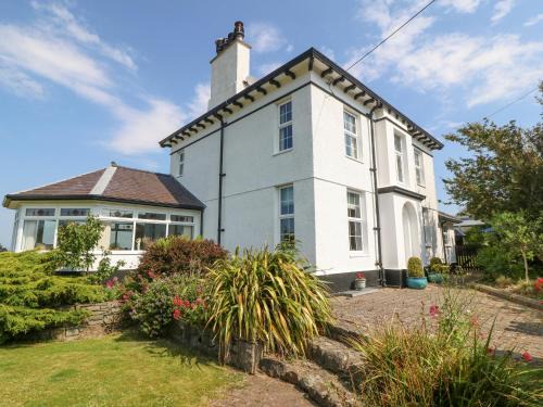 Llandwrog House | Fron Emrys