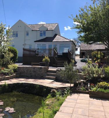 Rhosybol Bed & Breakfast | Frongaer Bed And Breakfast