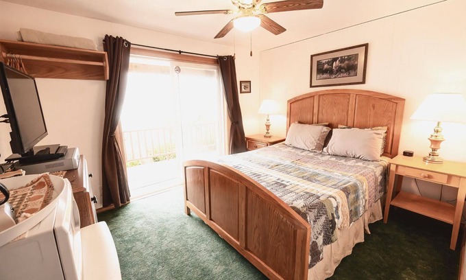 Haines Condo | Front Room Lynnview Lodge