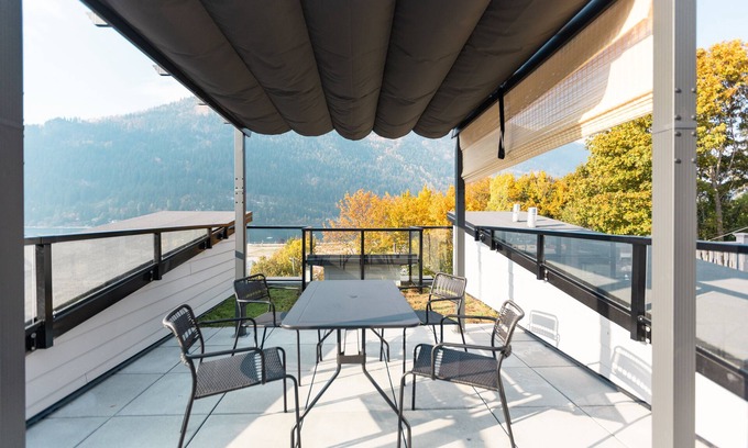 Nelson Condo | Front Street Flat - roomy, central, rooftop patio!