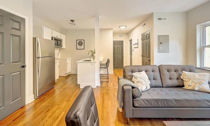 East Walnut HIlls Apartment | Frontdesk | 1 BR Apt minutes from Hard Rock Casino
