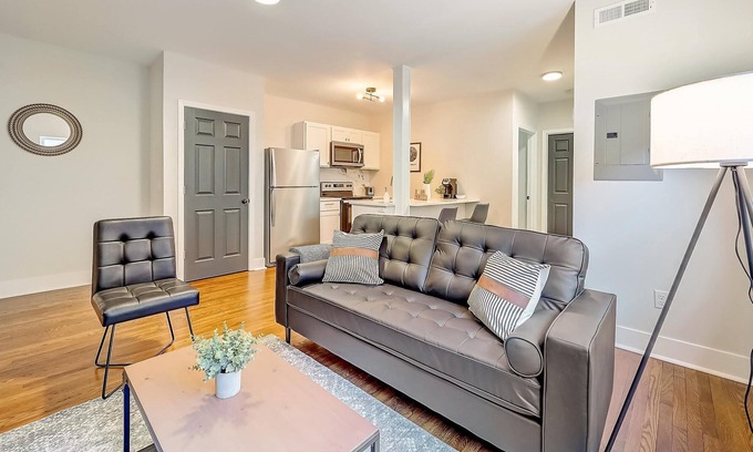 East Walnut HIlls Apartment | Frontdesk | 1 BR Apt near UC College of Medicine
