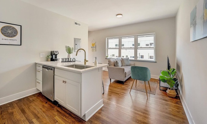 East Walnut HIlls Apartment | Frontdesk | 1 BR Apt near Zoo & Botanical Gardens