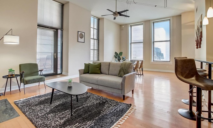 Downtown St. Louis Apartment | Frontdesk | 2 BR Apt by the Peabody Opera House