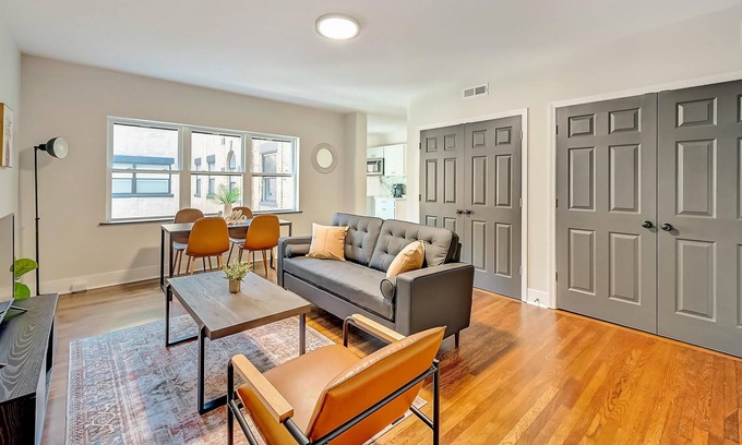 East Walnut HIlls Apartment | Frontdesk | 2 BR Apt near Eden Park