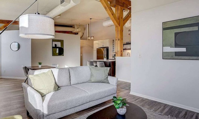 Warehouse District Apartment | Frontdesk | 2 BR Studio Apt near U.S. Bank Stadium