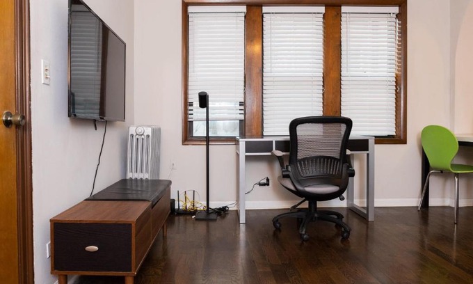 Hyde Park Apartment | FRONTDESK Classic 1 BR Apt near Jackson Park