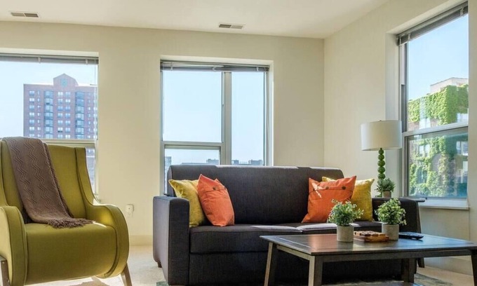 Yankee Hill Apartment | Frontdesk | Relaxing 1BR Apt in East Town