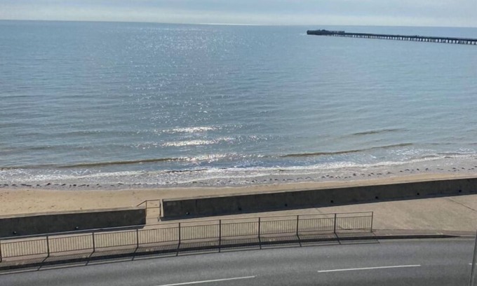 Walton on the Naze Apartment | frontline 2 bedroom apartment with seaviews