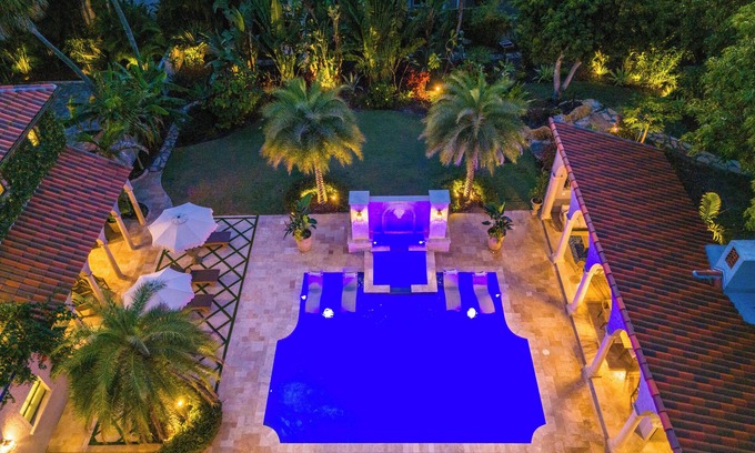 Indian Beach Sapphire Shores House | Fruit and Botanical Garden Estate 2 miles to downtown EV