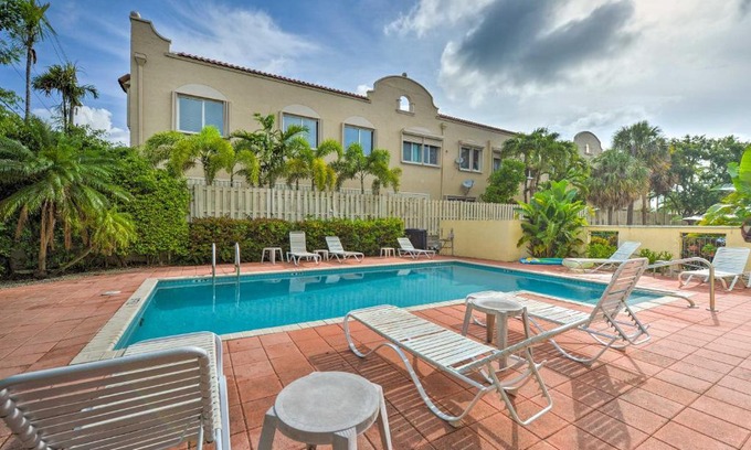 Lauderdale-by-the-Sea Apartment | Ft Lauderdale Area Condo - Walk to Beach and Shops!