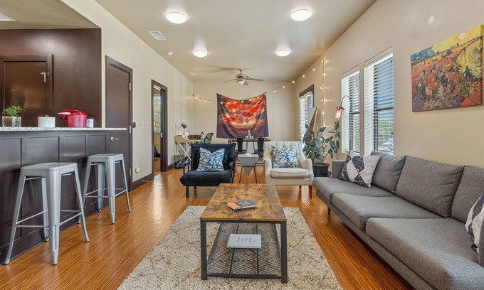 Fort Worth Apartment | Ft Worth Southside Loft 203- Walk to Magnolia Ave!