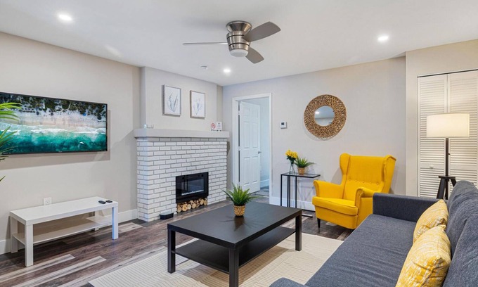 Poinciana Park Apartment | FTL Collection: Sleeps 18, Big Groups,& Near Beach