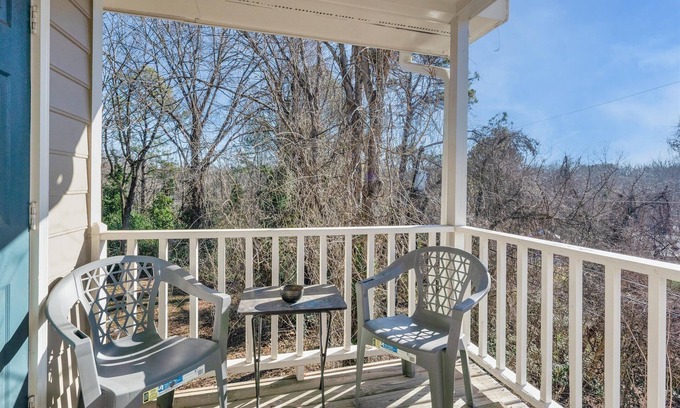 Durham Apartment | Fuchsia 2BR Suite @ Hillside Park