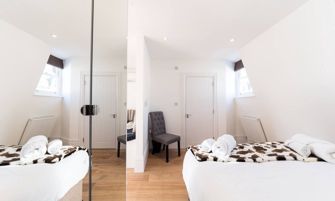 Parsons Green and Walham Apartment | Fulham Broadway 1 Bed - Sw Balcony - Pet Friendly
