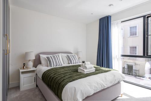 Fulham Broadway Apartment | Fulham Luxury high-spec Apartment with large balcony, Central London Location, Near Fulham and Chelsea Stadiums