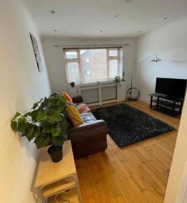 Canning Town Apartment | Full 3 bedroom house 3 floors