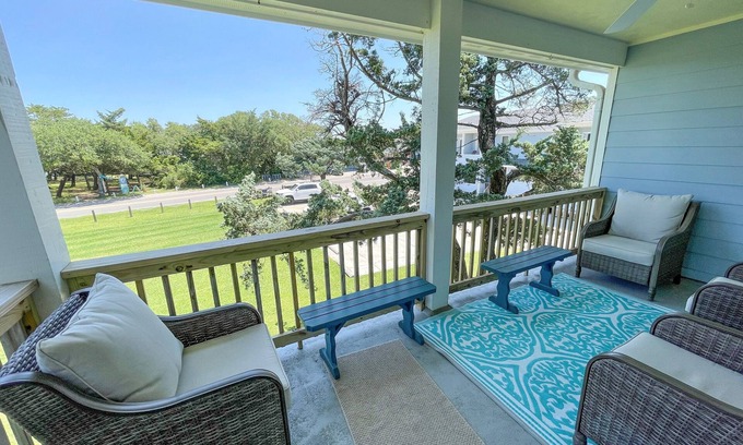 Ocracoke Condo | Full Circle: Condo with pool access. Centrally located