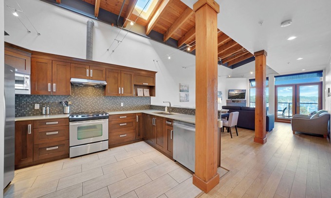 Ganges Condo | Full Condo with King & Queen beds - full kitchens on Salt Spring Island.